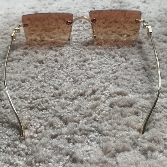 Rimless square frame sunglasses. - Picture 3 of 3